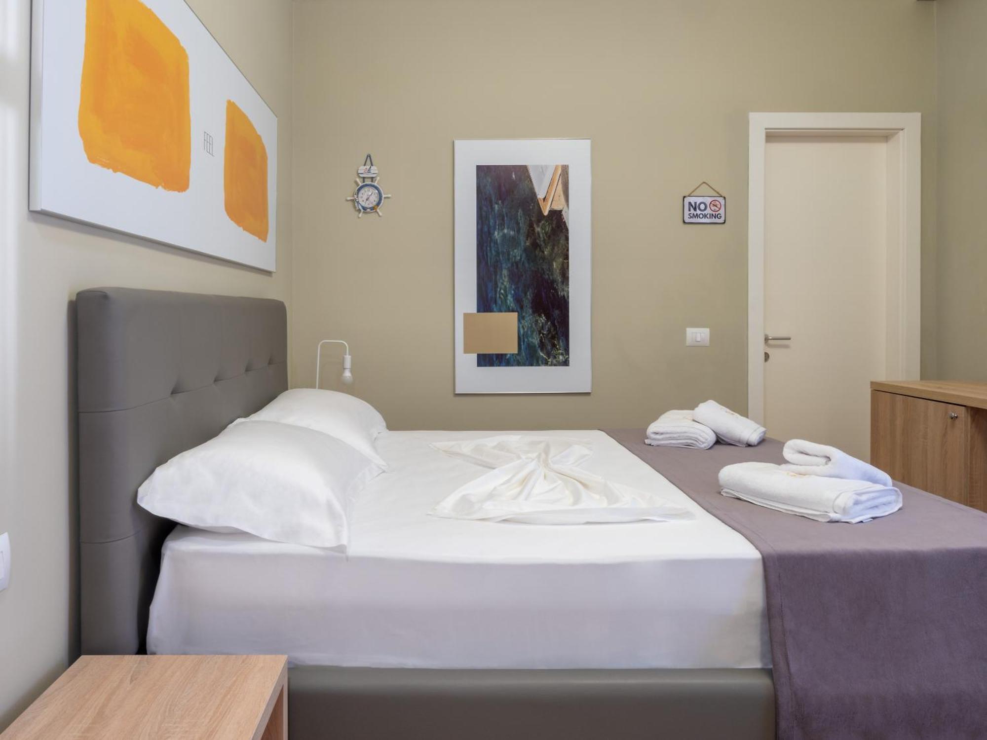 Kolosjani Hotel Himare Eksteriør bilde