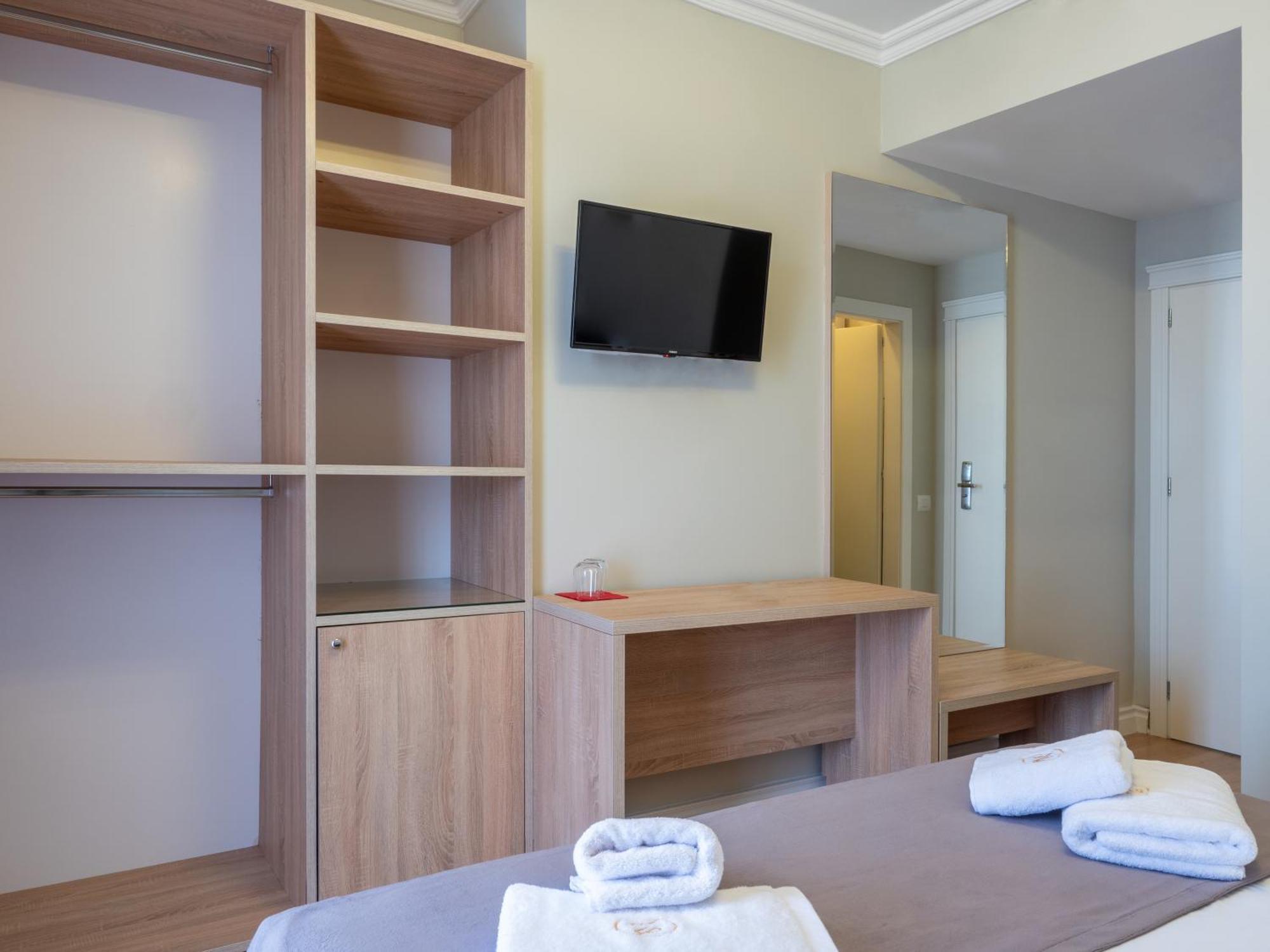 Kolosjani Hotel Himare Eksteriør bilde