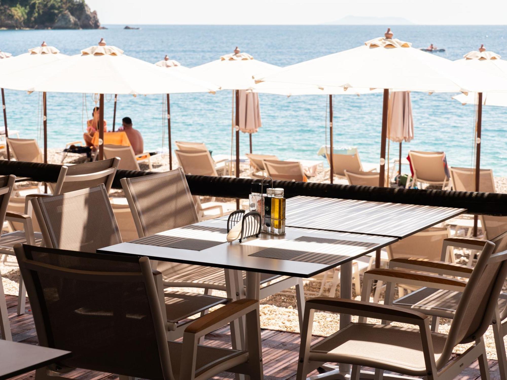 Kolosjani Hotel Himare Eksteriør bilde
