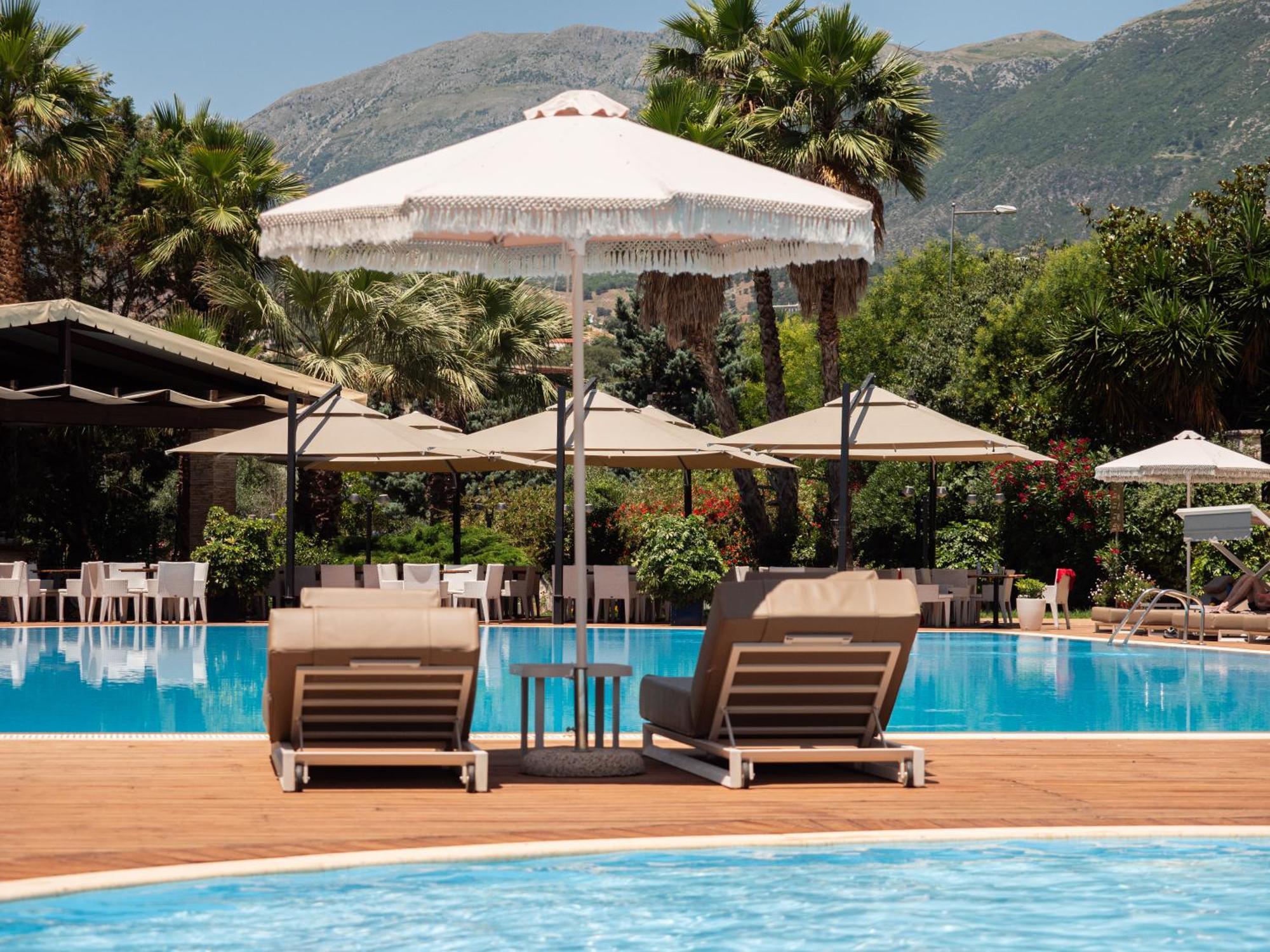 Kolosjani Hotel Himare Eksteriør bilde